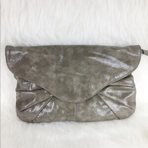 Urban Expressions | Patent Clutch